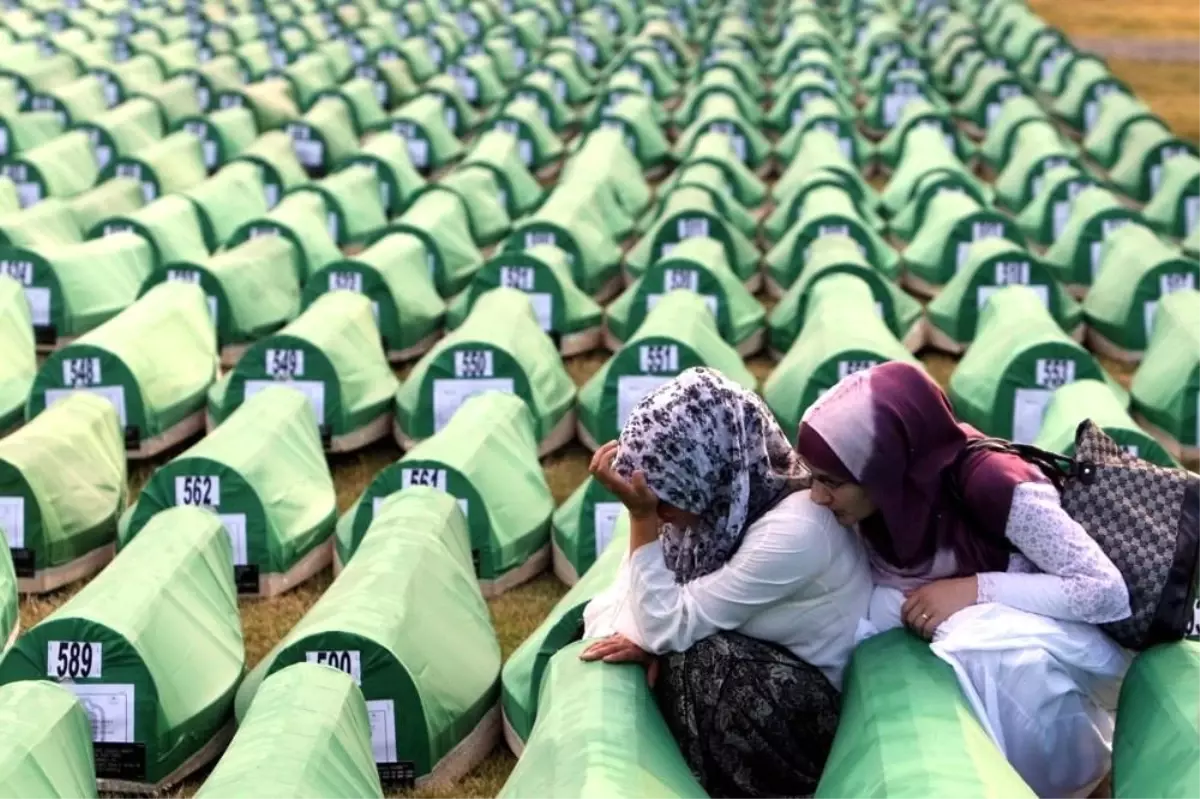 Srebrenitsa soykırımının 7 şehidi daha toprağa verildi