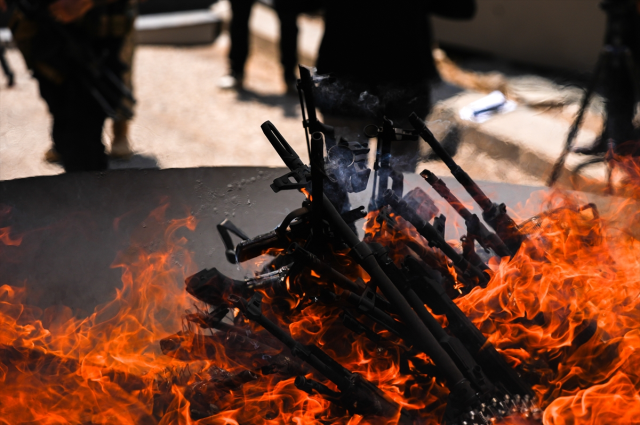 Tarihi gün! PKK silahları yaktı, işte ilk görüntüler