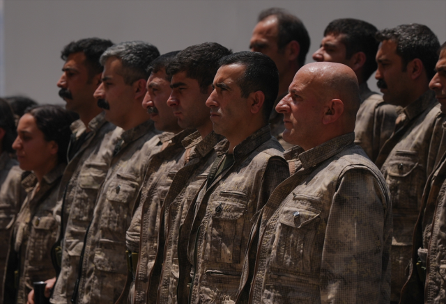 Tarihi gün! PKK silahları yaktı, işte ilk görüntüler