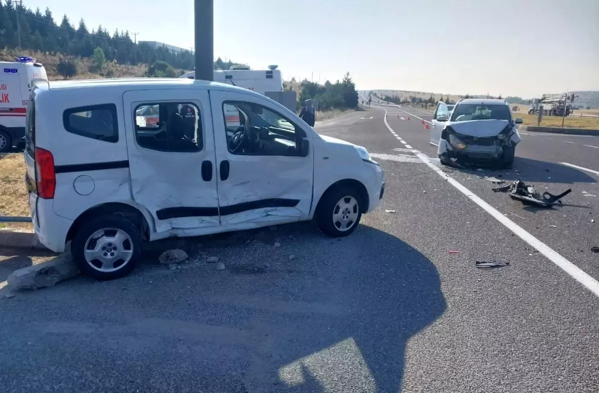 Tavşanlı'da Trafik Kazası: 4 Yaralı