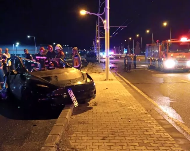 Tesla burned fiercely, 2 people lost their lives in the vehicle