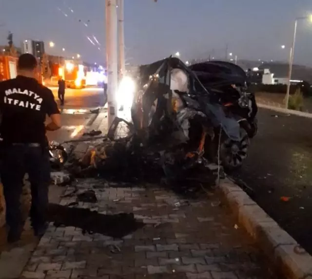 Tesla burned fiercely, 2 people lost their lives in the vehicle