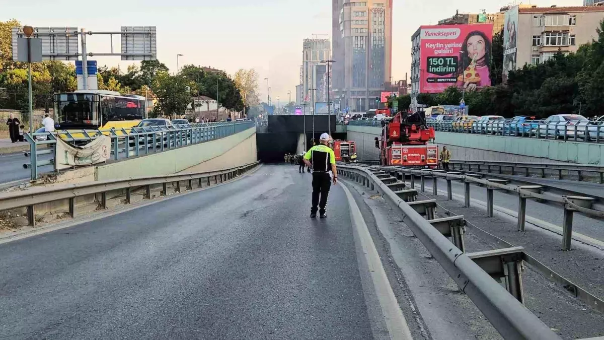 İstanbul Zincirlikuyu Alt Geçitinde İETT Otobüsü Yangın Çıkardı