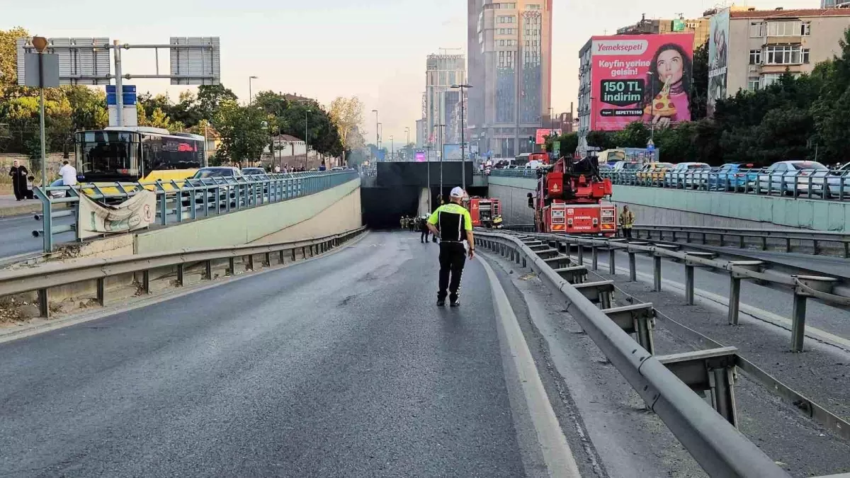 İstanbul'da İETT Otobüsünde Yangın: Yolcular Tahliye Edildi