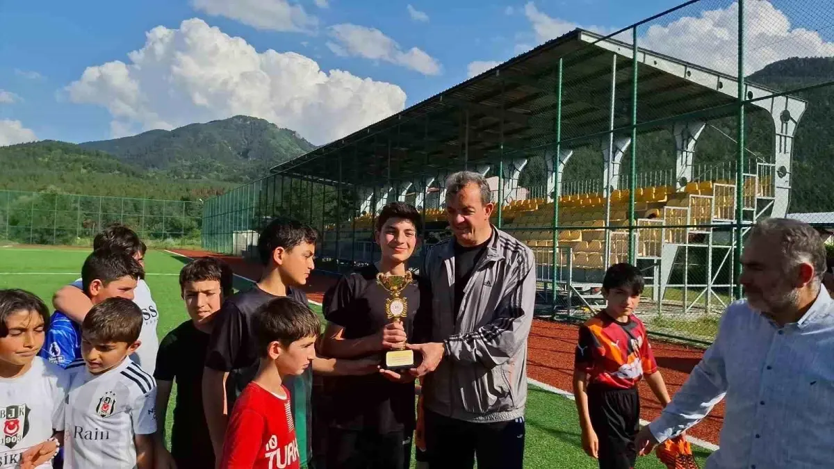 Posof'ta 15 Temmuz İçin Minikler Futbol Turnuvası Düzenlendi