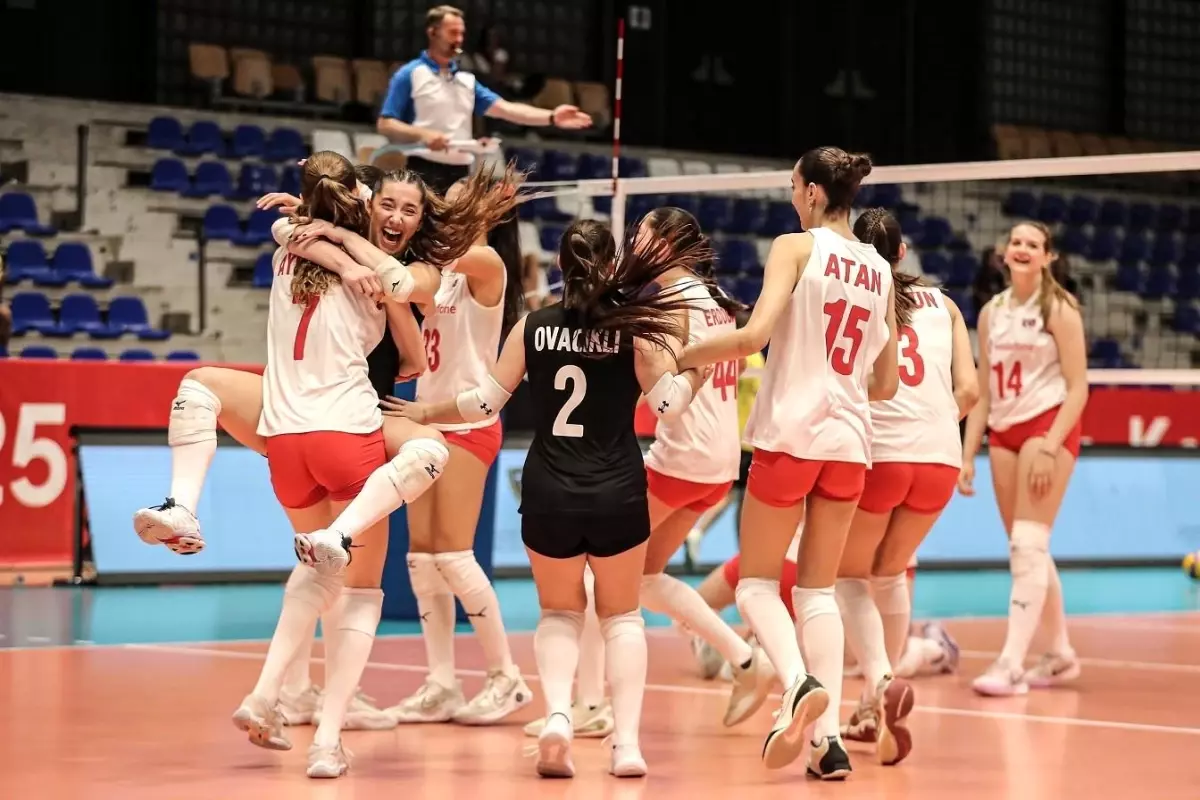 U16 Kız Voleybol Takımı Finalde!