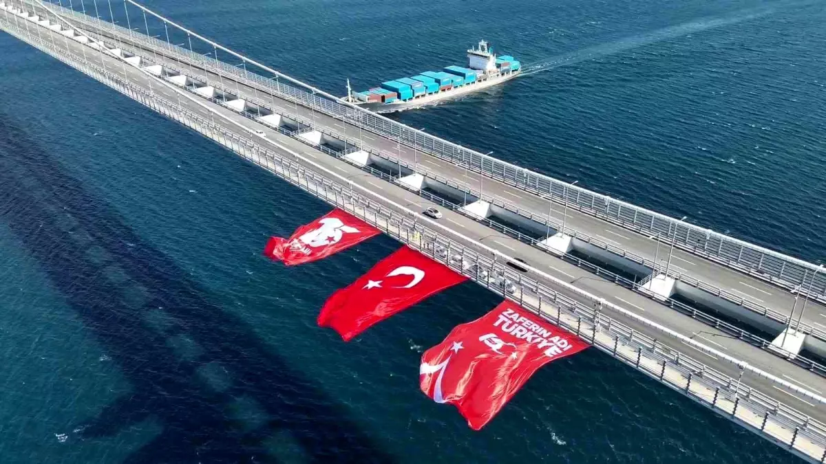 15 Temmuz Darbe Girişiminin 9. Yılı Çanakkale Köprüsü'nde Kutlandı