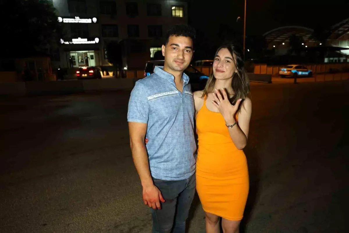 Adana'da Evlilik Teklifi Tiyatrosu: Karakolluk Oldular