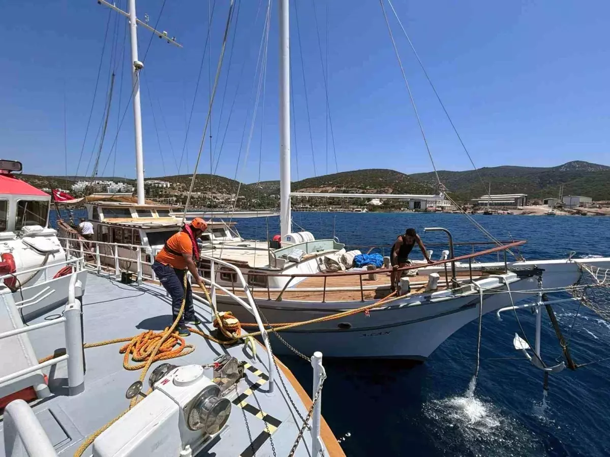 Bodrum'da Su Almaya Başlayan Tekne Kurtarıldı