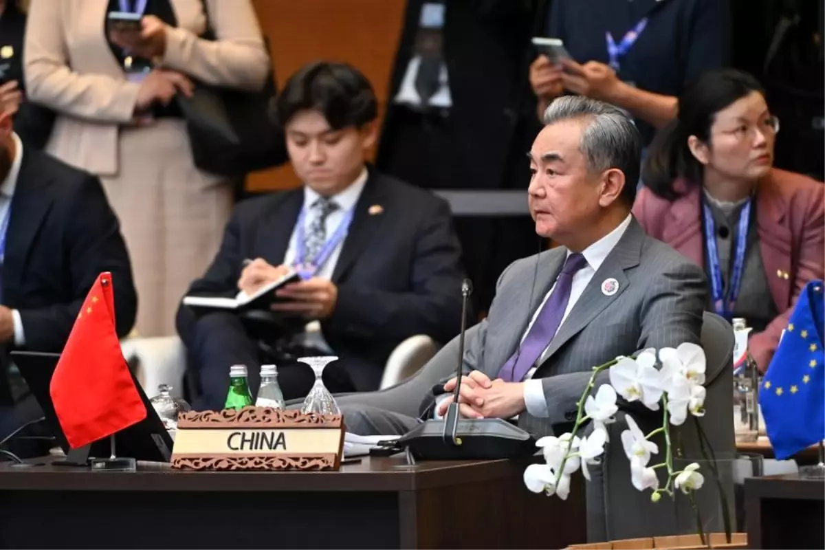Çin Dışişleri Bakanı Wang Yi, ASEAN Forumu'nda Barış ve İşbirliği Vurgusu Yaptı