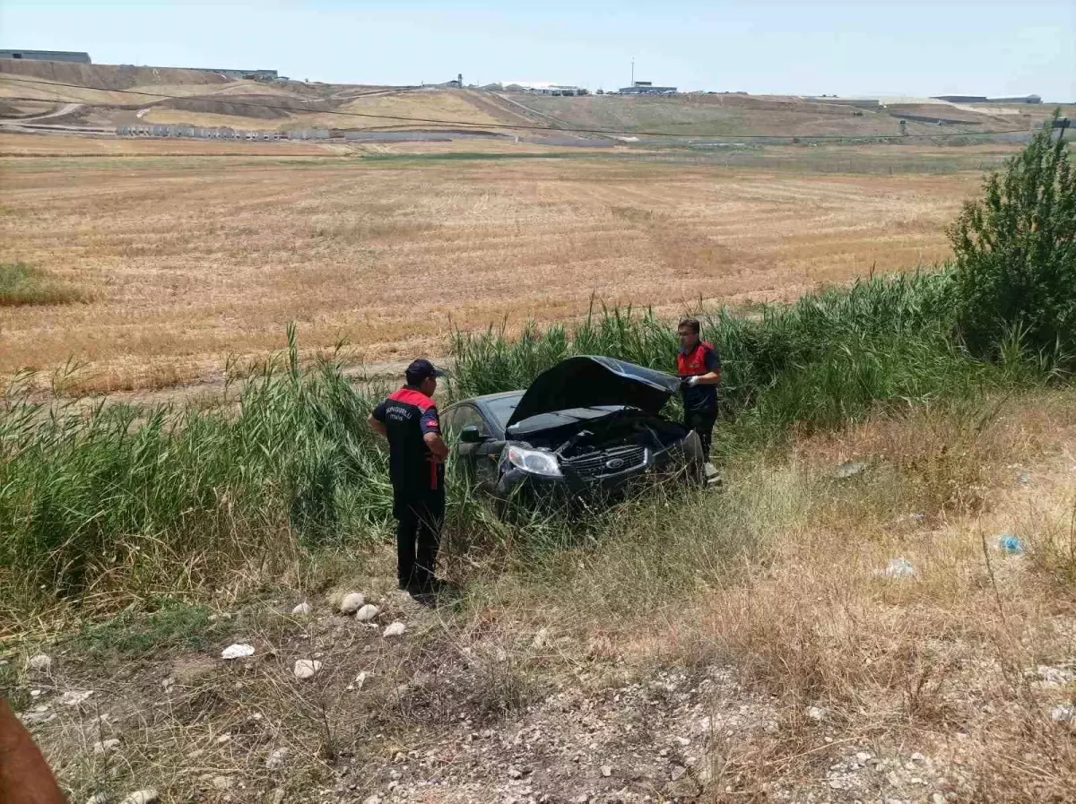 Çorum'da Şarampole Uçan Otomobilde 2 Yaralı