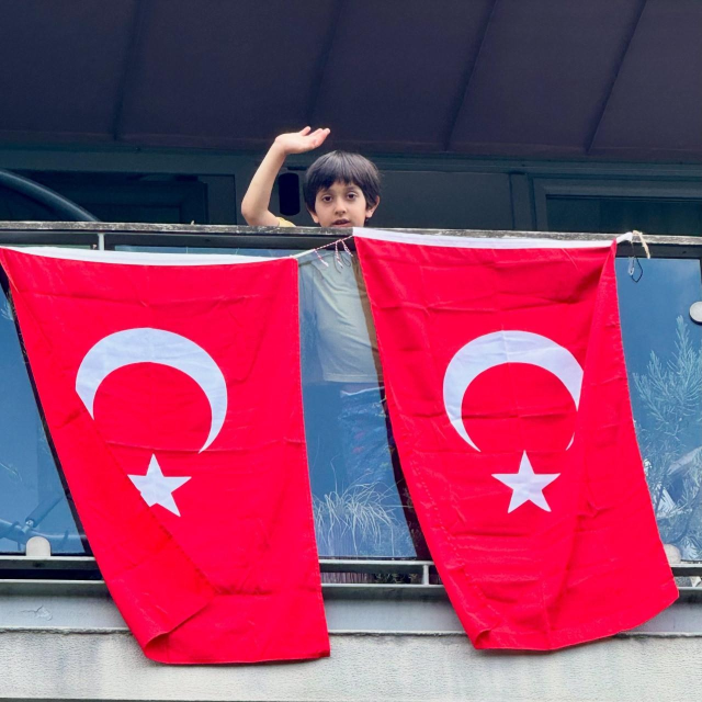 Cumhurbaşkanı Erdoğan'dan 85 milyona bayrak çağrısı