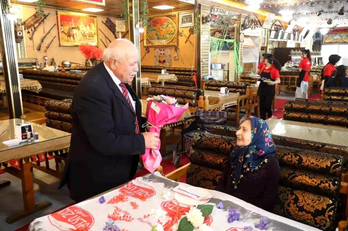 Eskişehirli çift 54 yıldır bütün zorlukları el ele atlatıp aşklarını ilk günkü gibi yaşıyor