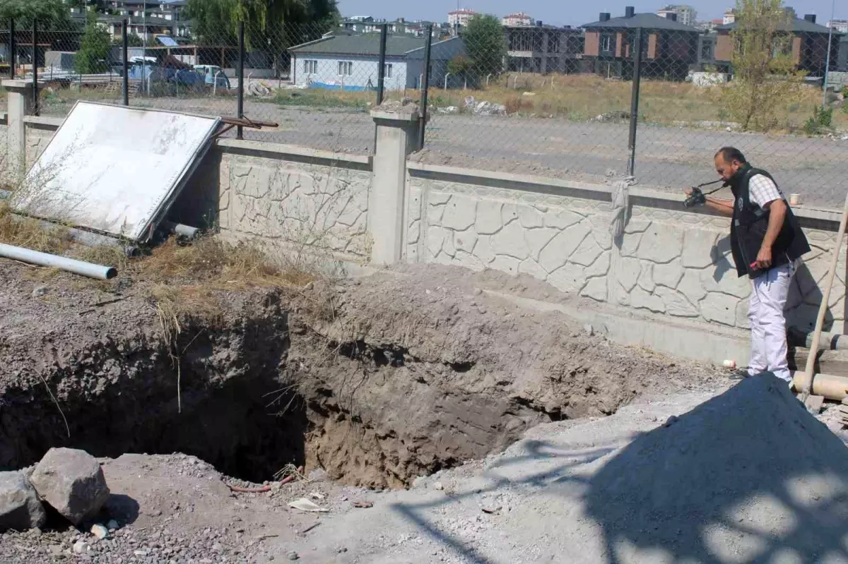 Kayseri'de Foseptik Çukurunda Taş Düşmesi Sonucu İşçi Yaralandı