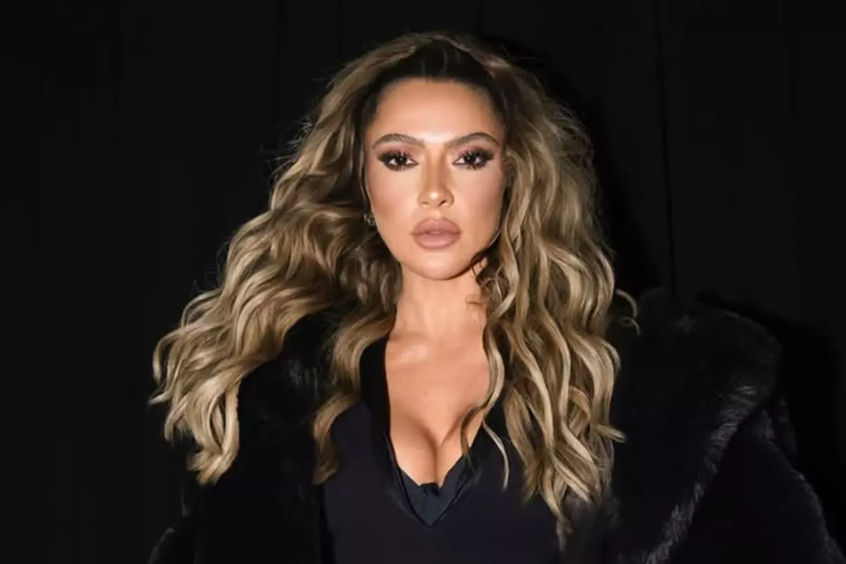 Hadise'nin cesur sahne performansı tartışma yarattı