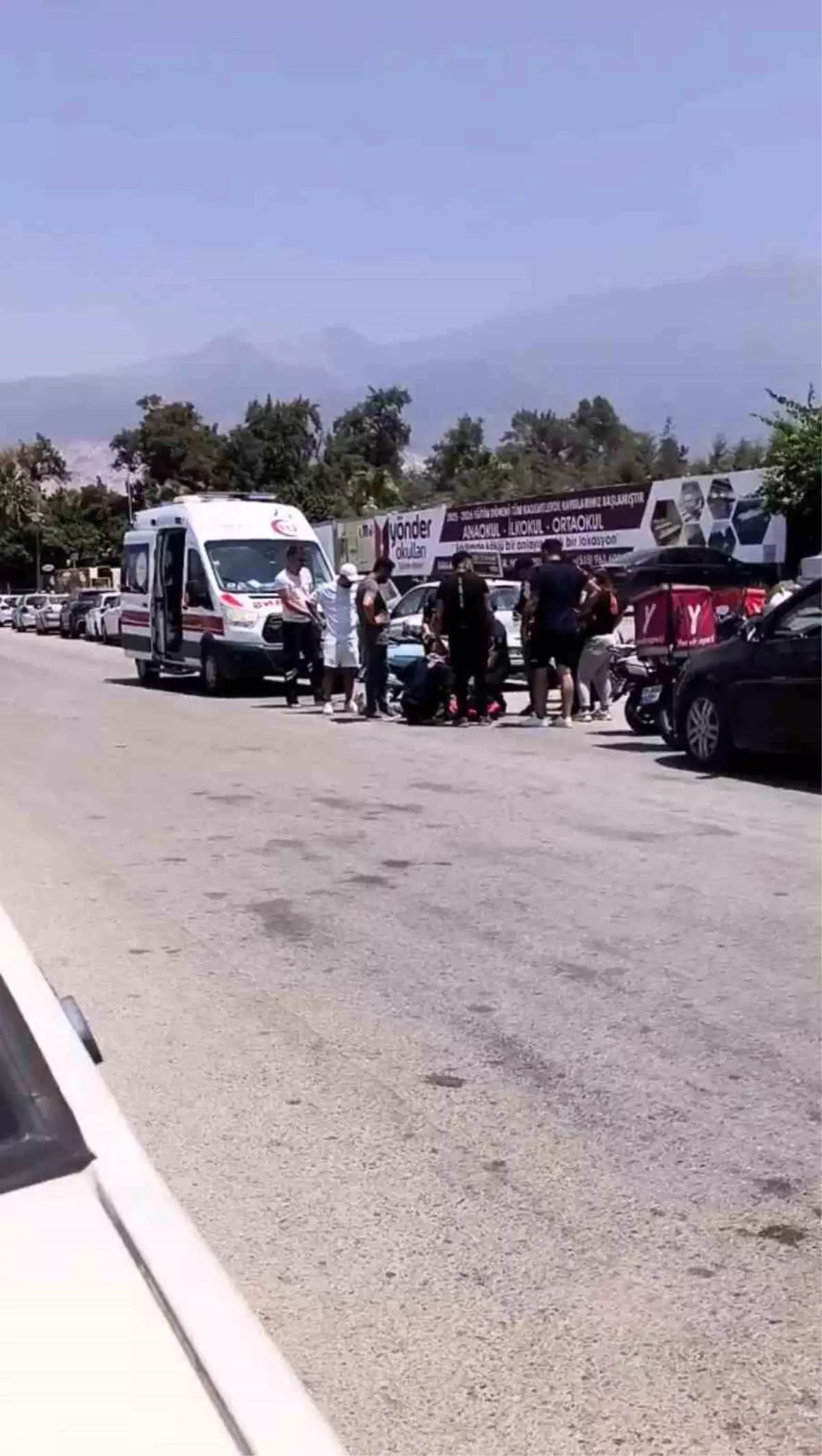 İskenderun'da Motosikletli Kurye ile Otomobil Çarpıştı: 1 Yaralı