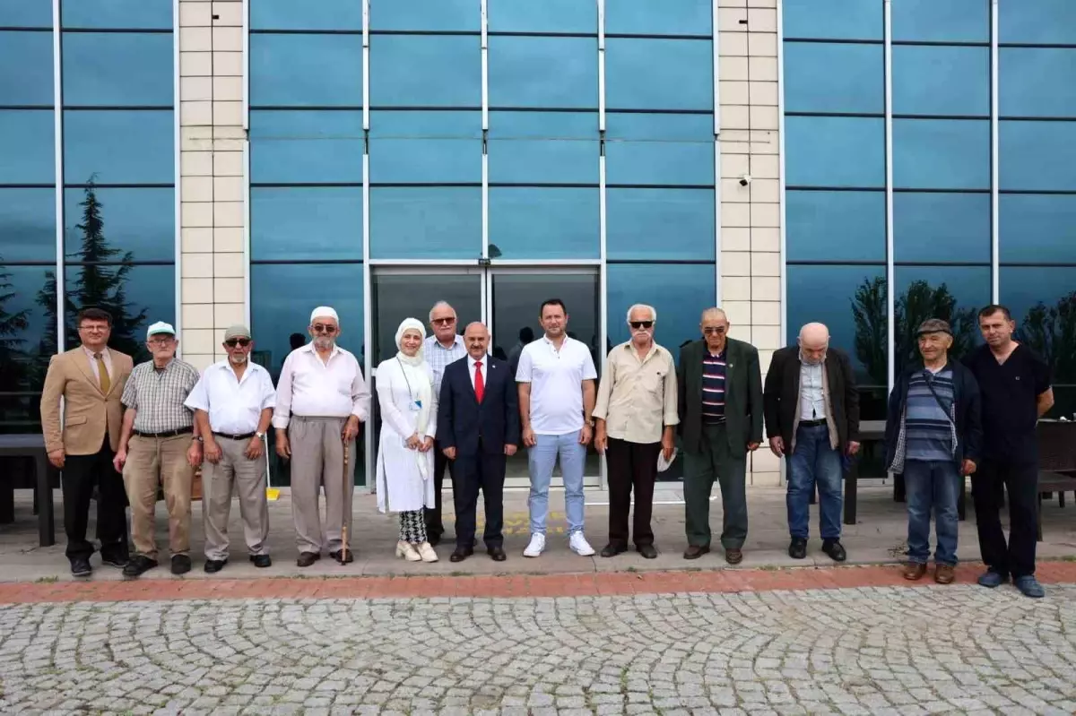 Huzurevi Sakinleri Düzce Üniversitesi'nde Doğa ve Bilgiyle Buluştular