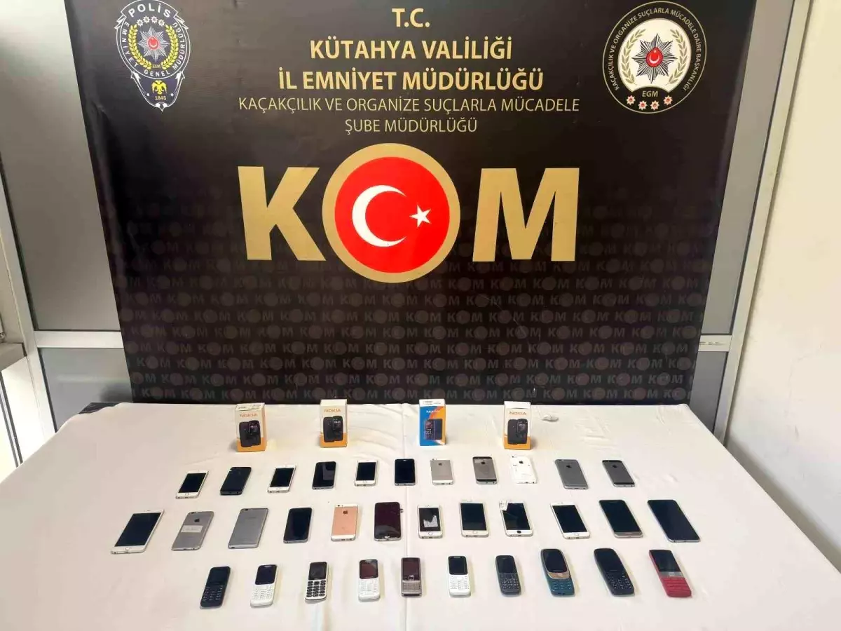 Kütahya'da Gümrük Kaçağı Cep Telefonu Operasyonu