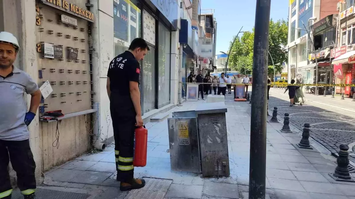 Lüleburgaz'da Elektrik Panosunda Yangın