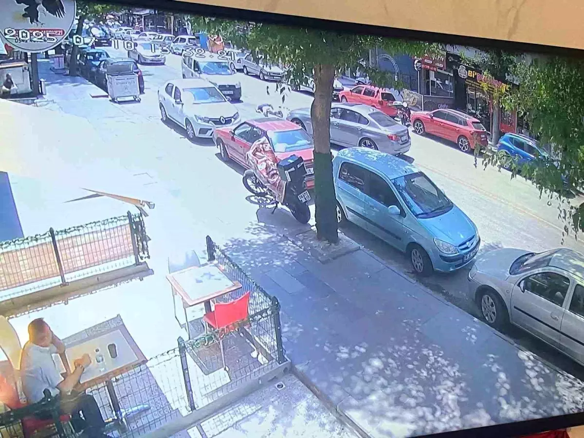 Ankara'da Yayaya Otomobil Çarptı: Yaşlı Adam Kazayı Hafif Sıyrıklarla Atlattı