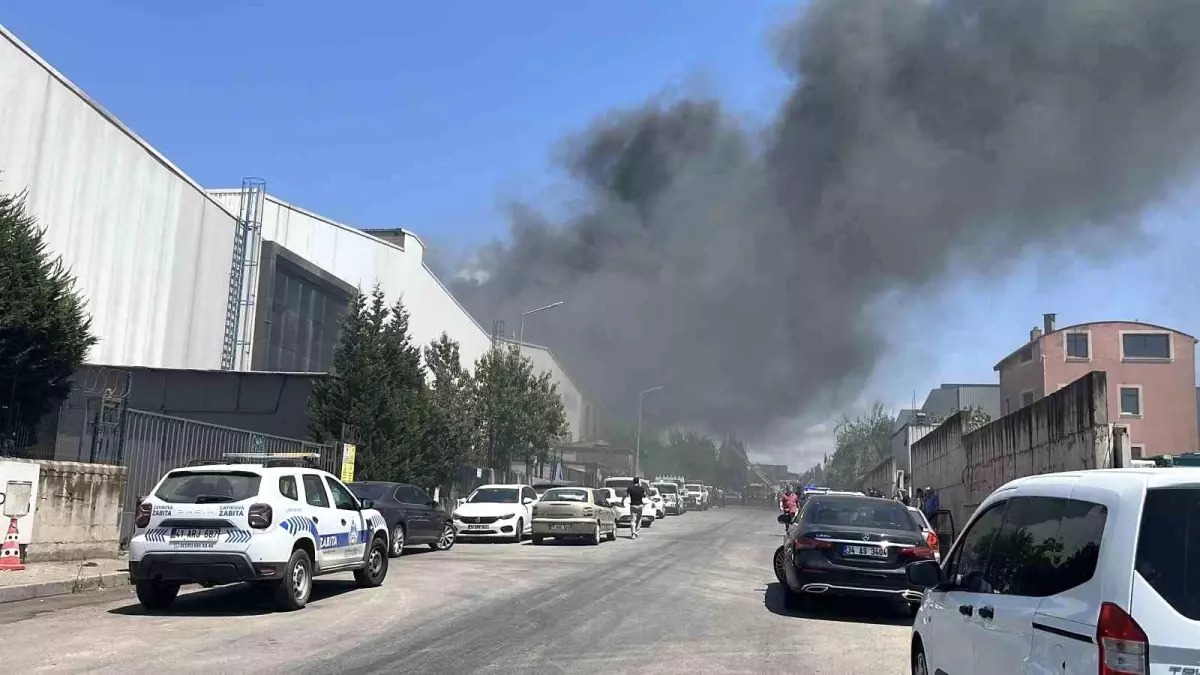 Kocaeli'nde Plastik Fabrikasında Yangın
