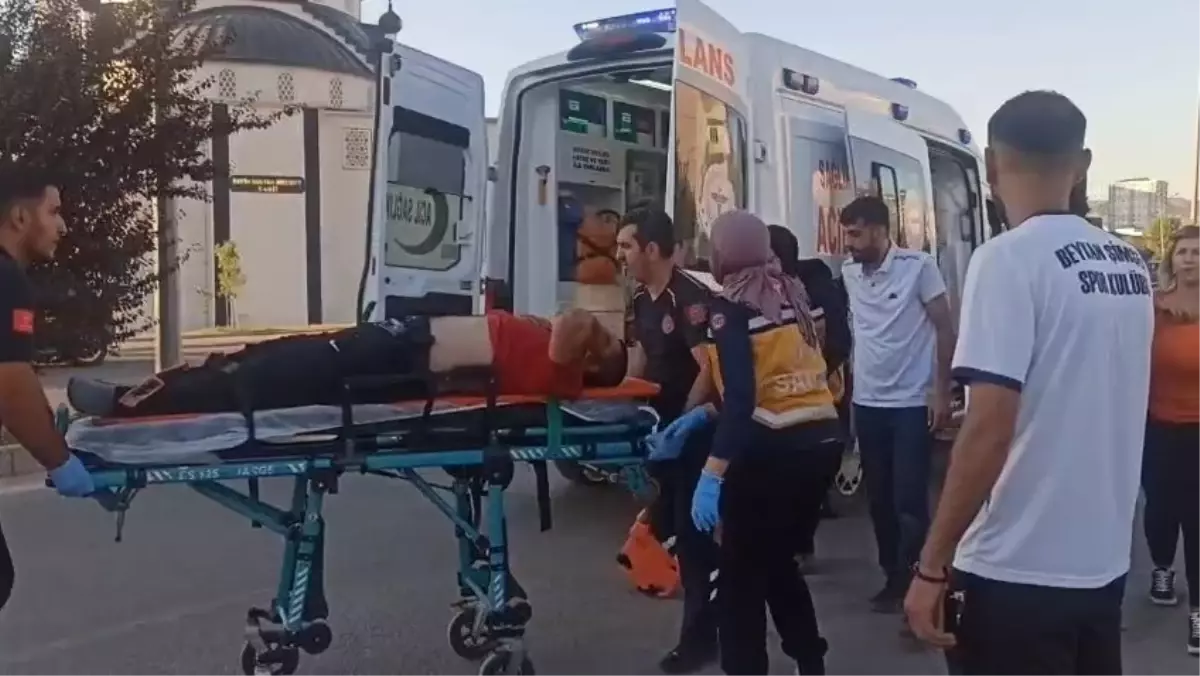 Elazığ'da Kamyonetten Düşen 16 Yaşındaki Genç Ağır Yaralandı