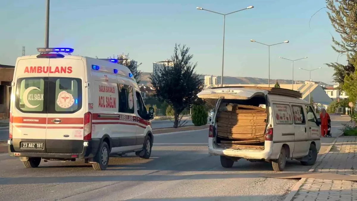 Elazığ'da Panelvandan Düşen 16 Yaşındaki Çocuk Ağır Yaralandı