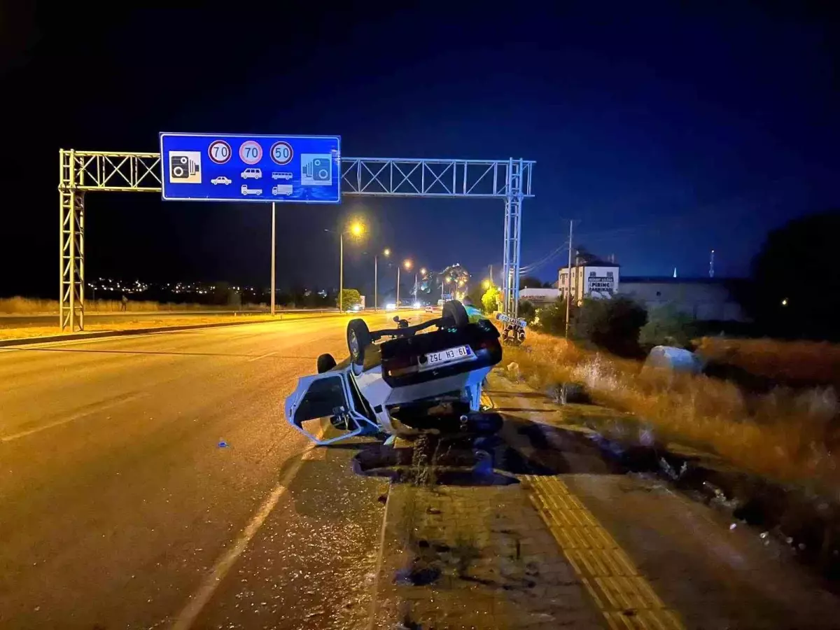 Çorum'da Otomobil Tırın Sıkıştırması Sonucu Takla Attı, 1 Yaralı