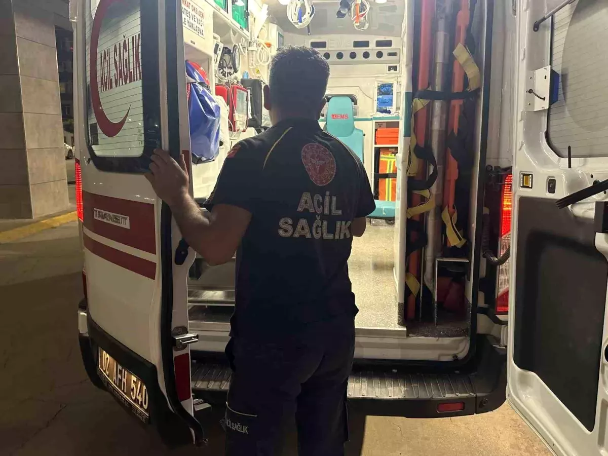 Adıyaman'da Amca-Yeğen Arasında Bıçaklı Kavga: 1 Yaralı