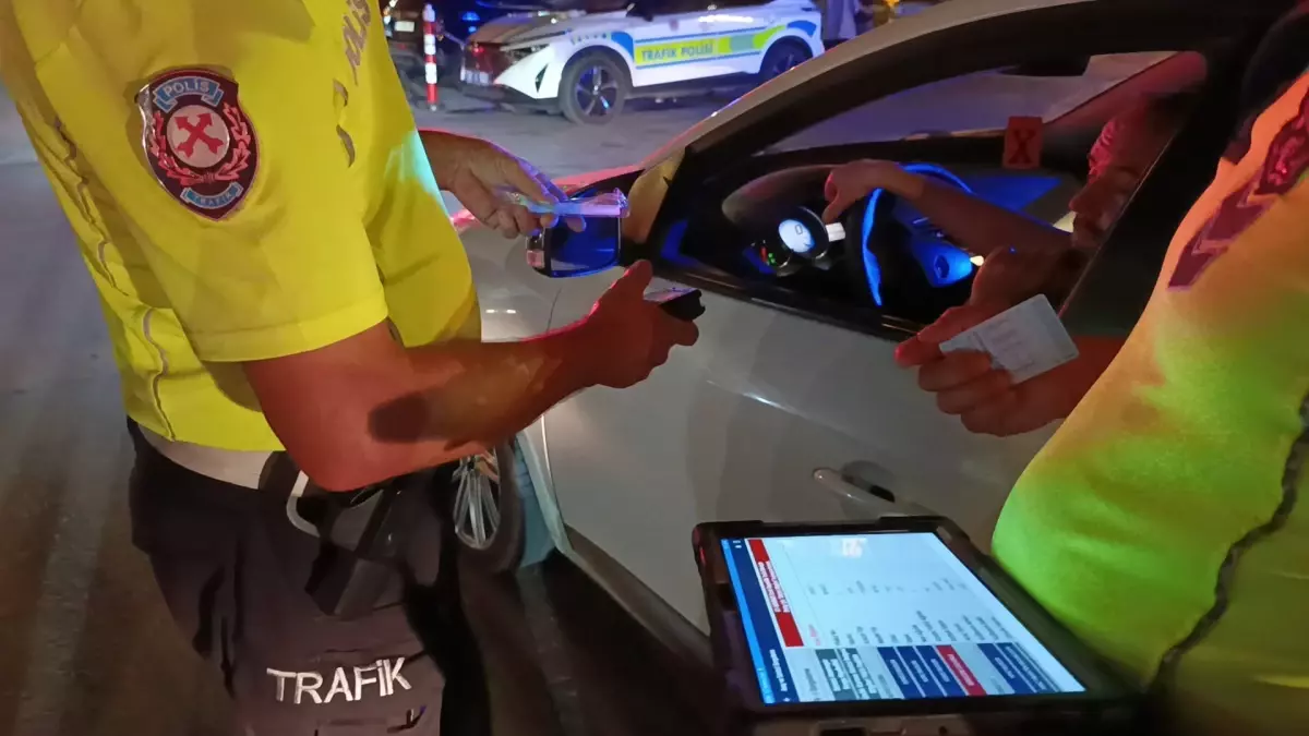 Adana'da Trafik Denetiminde 98 Sürücüye 596 Bin TL Ceza Uygulandı