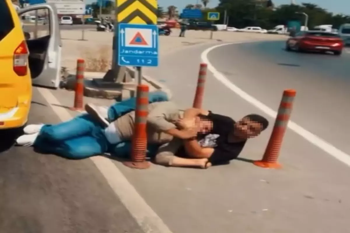 Adana'da ilginç kavga: Telefonunu alan arkadaşını yol kenarında boğdu