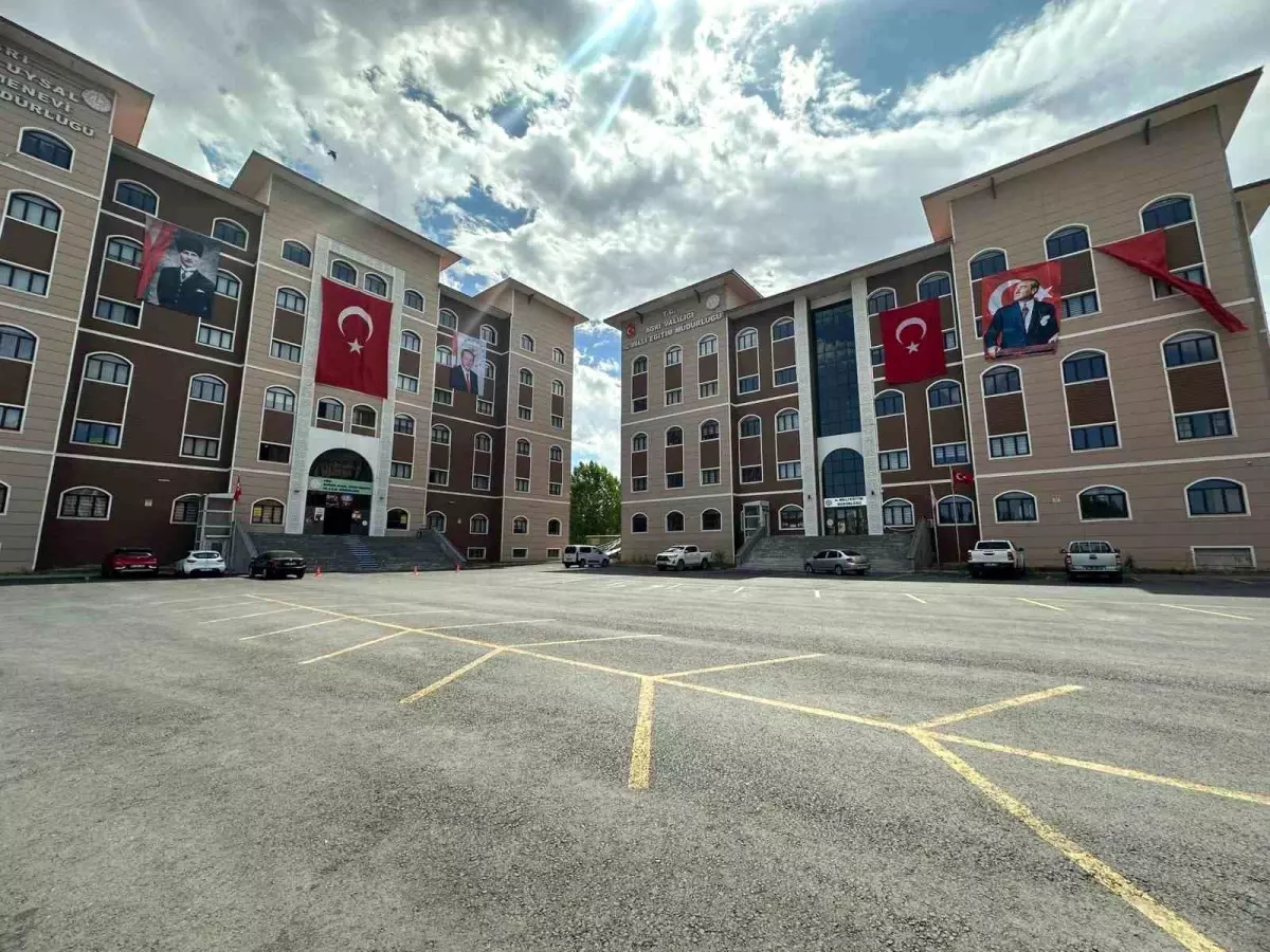 Ağrı'da 15 Temmuz için bin 24 okul ve kuruma Türk bayrağı asıldı