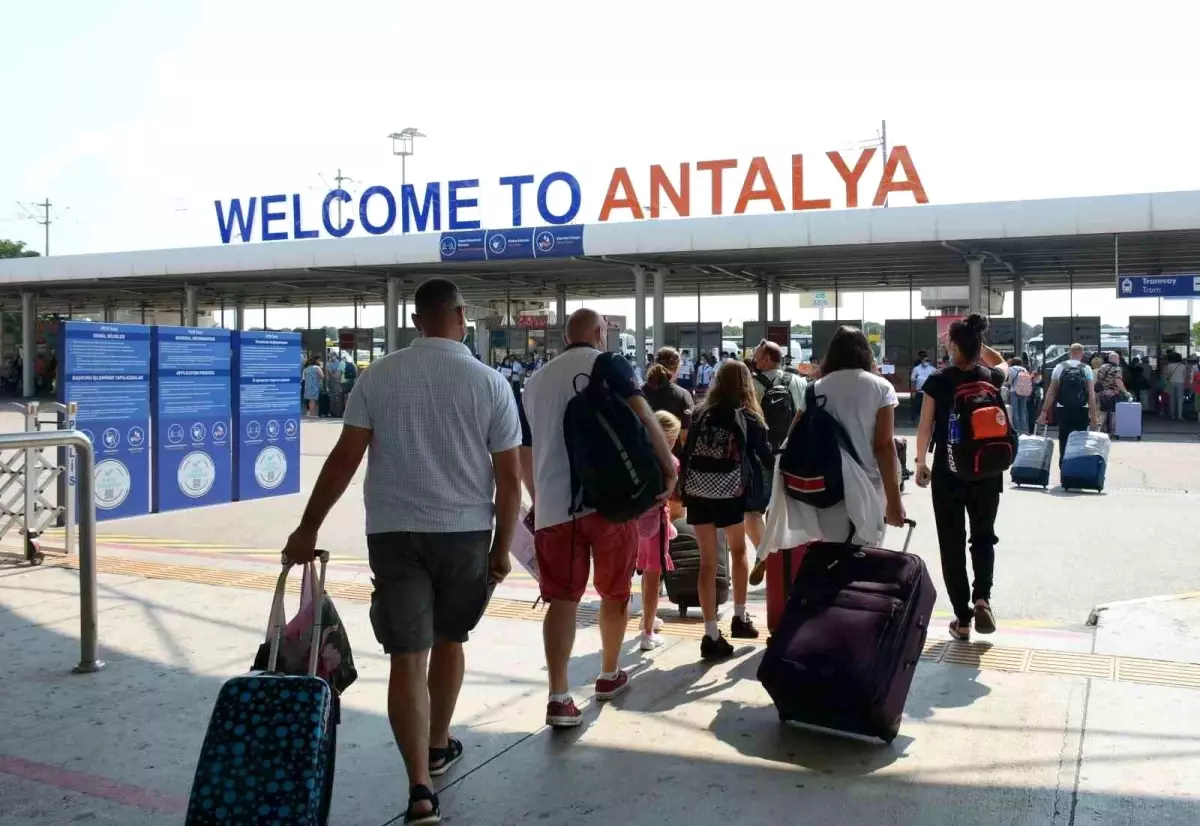 Antalya ve Gazipaşa Havalimanları'nda Yılın Temmuz Giriş Rekoru Kırıldı