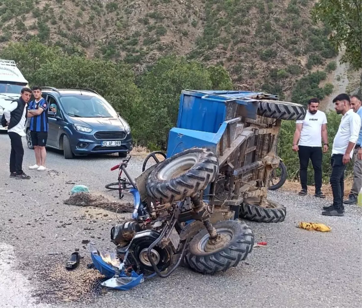 Bitlis'te Tarım Aracının Devrilmesi Sonucu 7 Kişi Yaralandı
