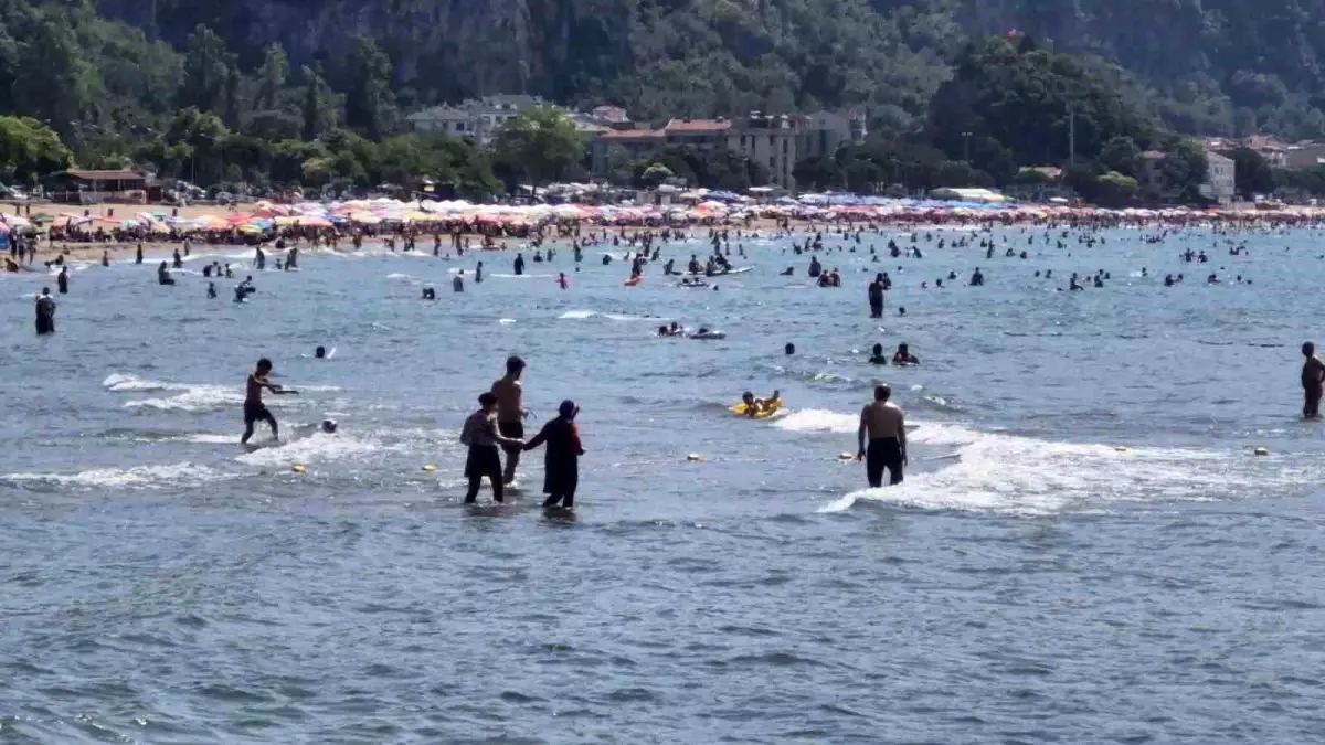 Bartın'da Tatil Köylerine Yoğun Akın, Araç Girişi Yasaklandı