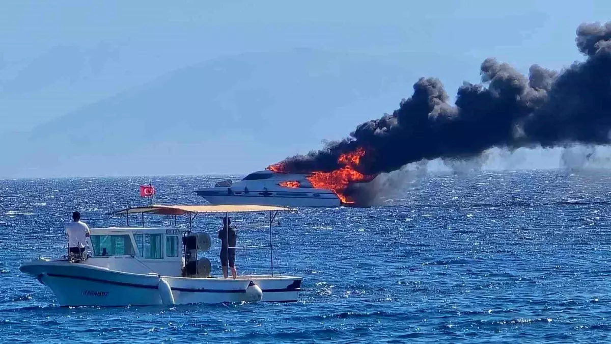 Çeşme'de Tekne Yangını: 'Seanymph' Kullanılamaz Hale Geldi