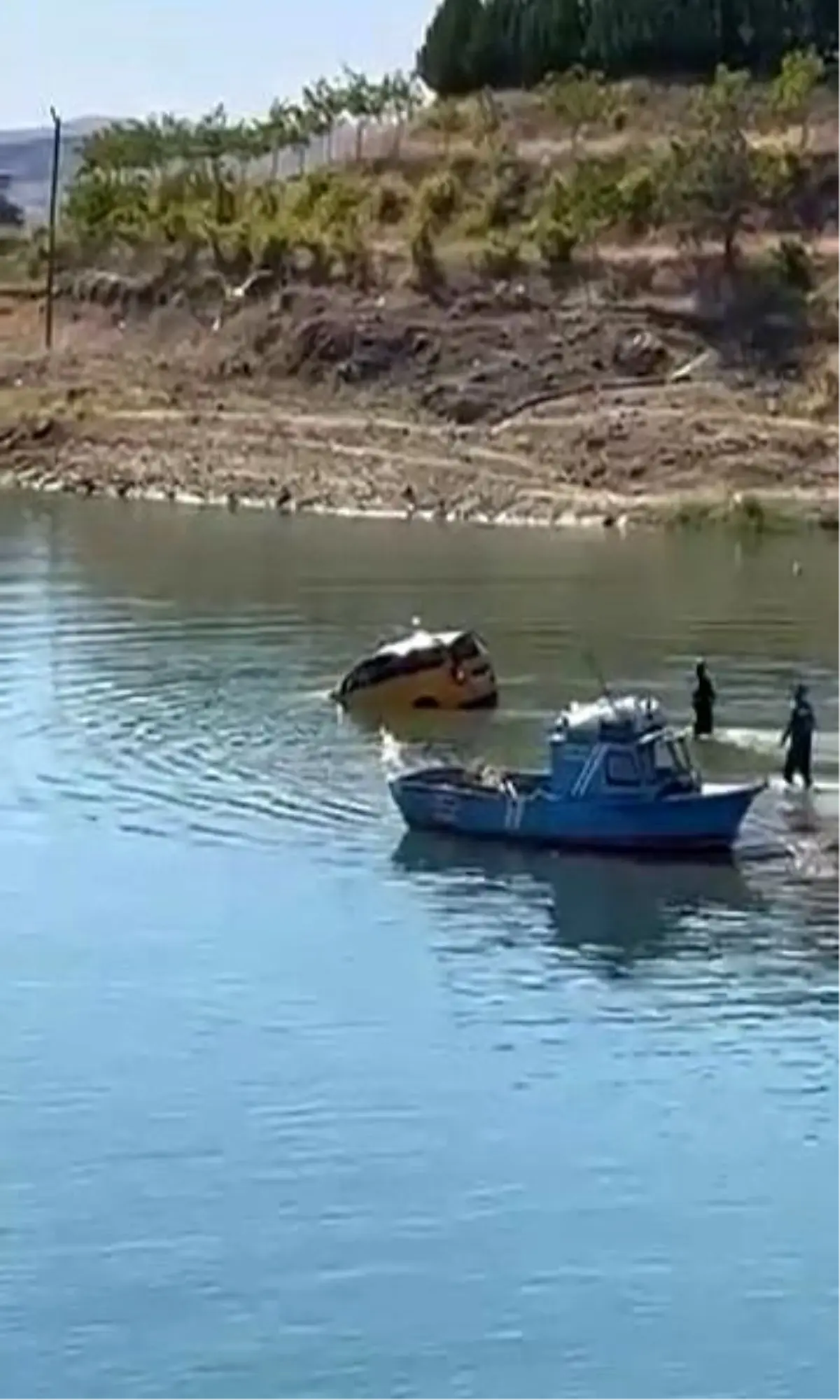 Elazığ'da Ticari Taksi Baraj Sularına Gömüldü