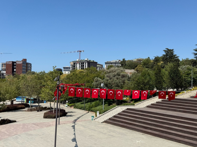 After President Erdoğan's words, the entire country was adorned with Turkish flags