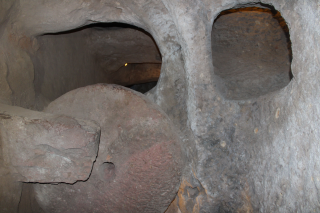 Dededen miras kalan konağın altından 2 bin yıllık yer altı şehri çıktı Dededen miras kalan konağın altından 2 bin yıllık yer altı şehri çıktı