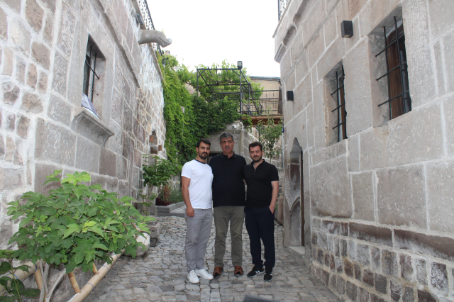 Dededen miras kalan konağın altından 2 bin yıllık yer altı şehri çıktı Dededen miras kalan konağın altından 2 bin yıllık yer altı şehri çıktı