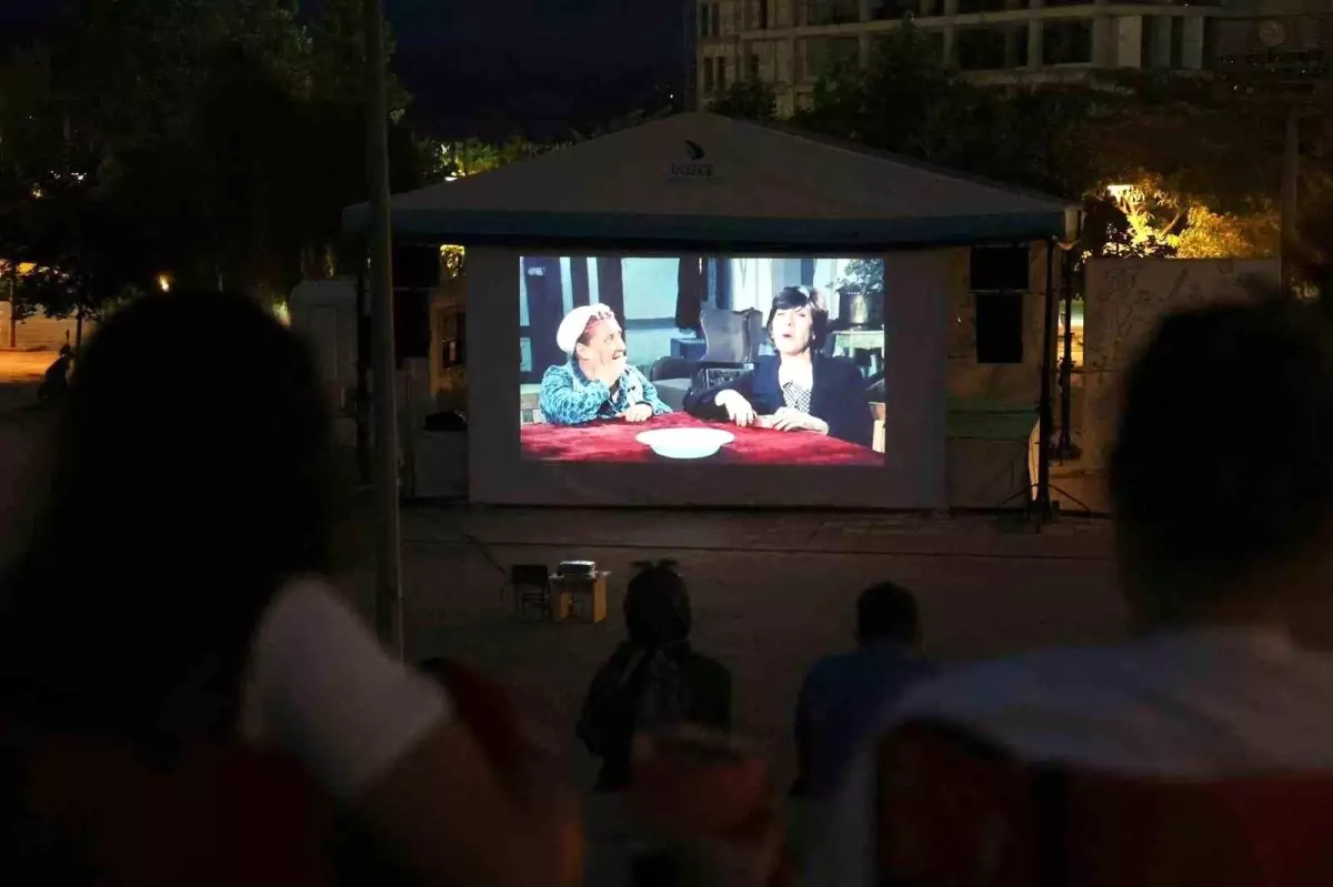 Düzce Üniversitesi Açık Hava Sinema Günü ile Yaz Akşamlarını Renklendirdi
