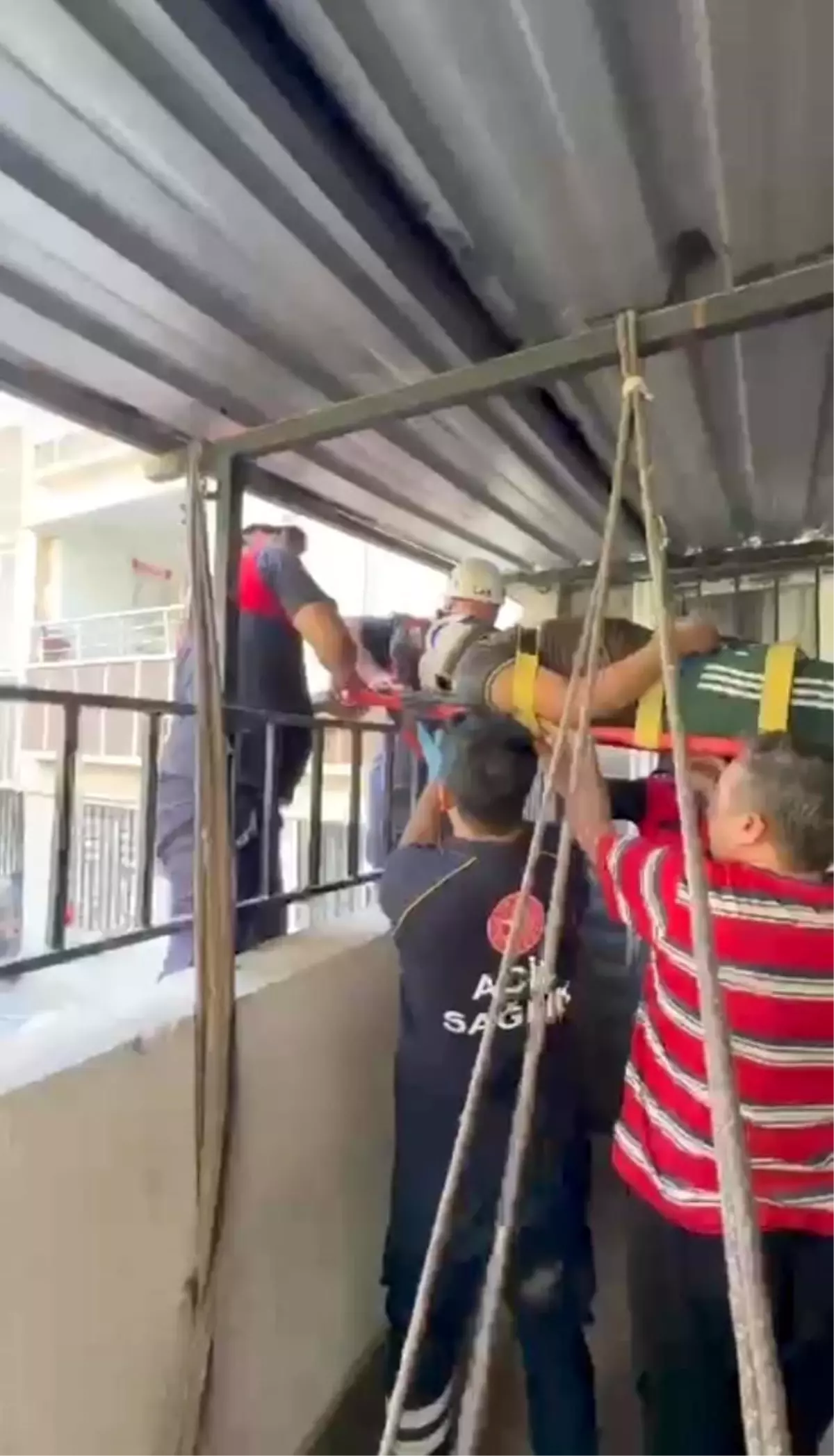 Şanlıurfa'da Epilepsi Nöbeti Geçiren Kişi 4'üncü Kattan Düştü