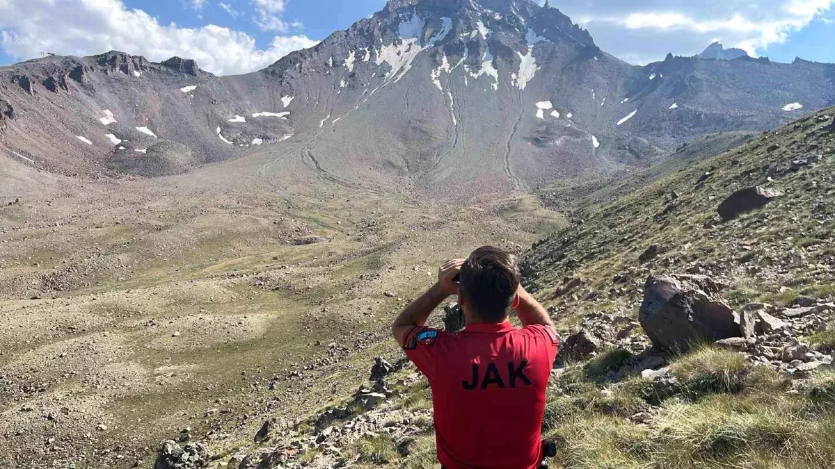 Kayseri Erciyes Dağı'nda Mahsur Kalan Dağcı için Operasyon Başlatıldı