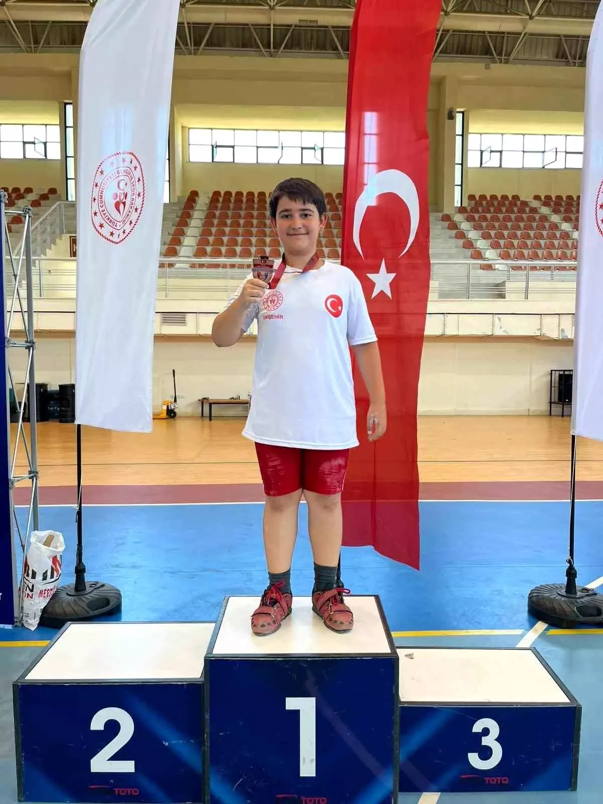 Eskişehirli Berat Ayberk Göçmen Türkiye Halter Şampiyonası'nda 3'üncü Oldu