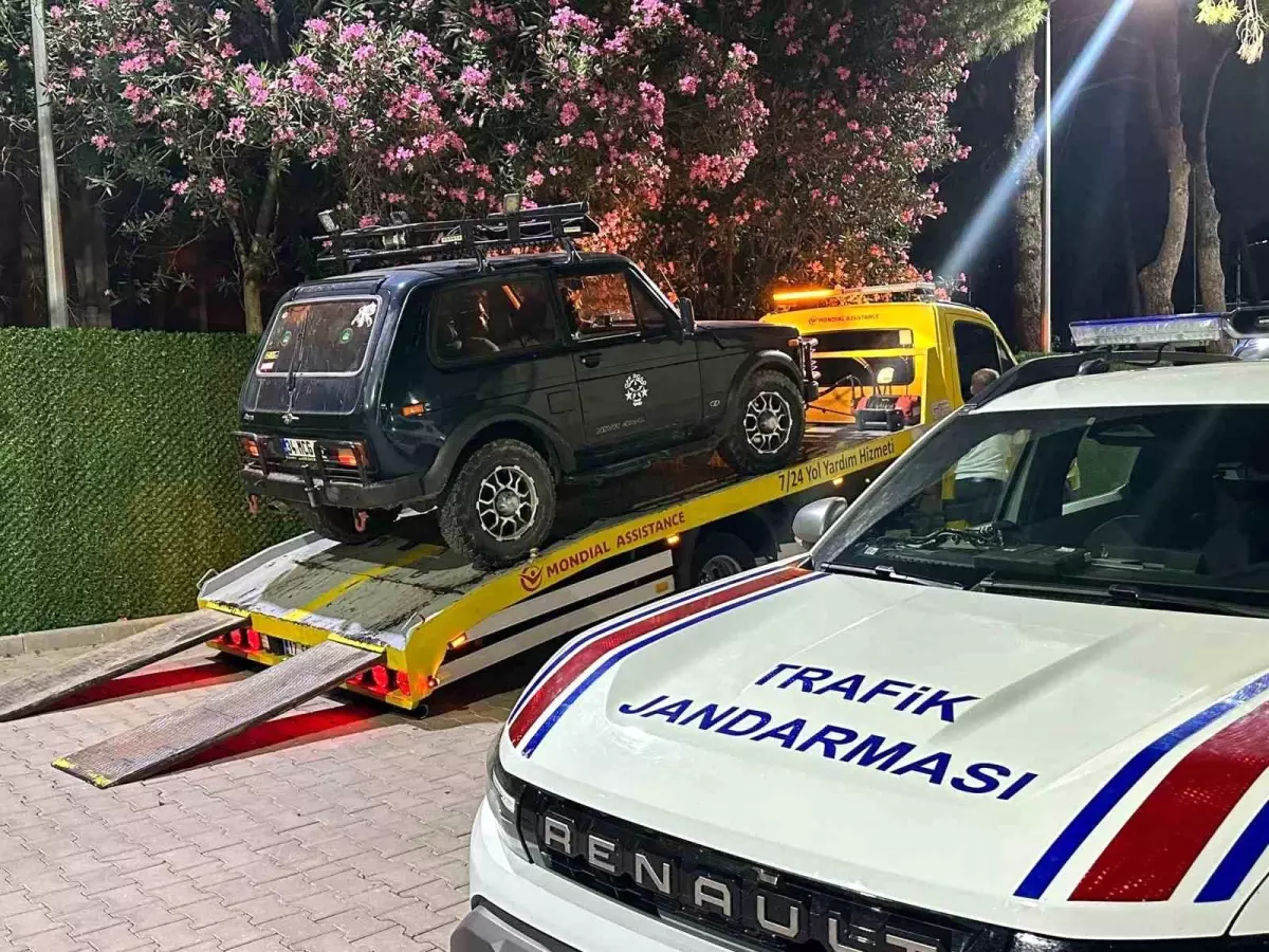 Gökçeada'da Tuz Gölü'nde Drift Yapan Araç Trafikten Men Edildi