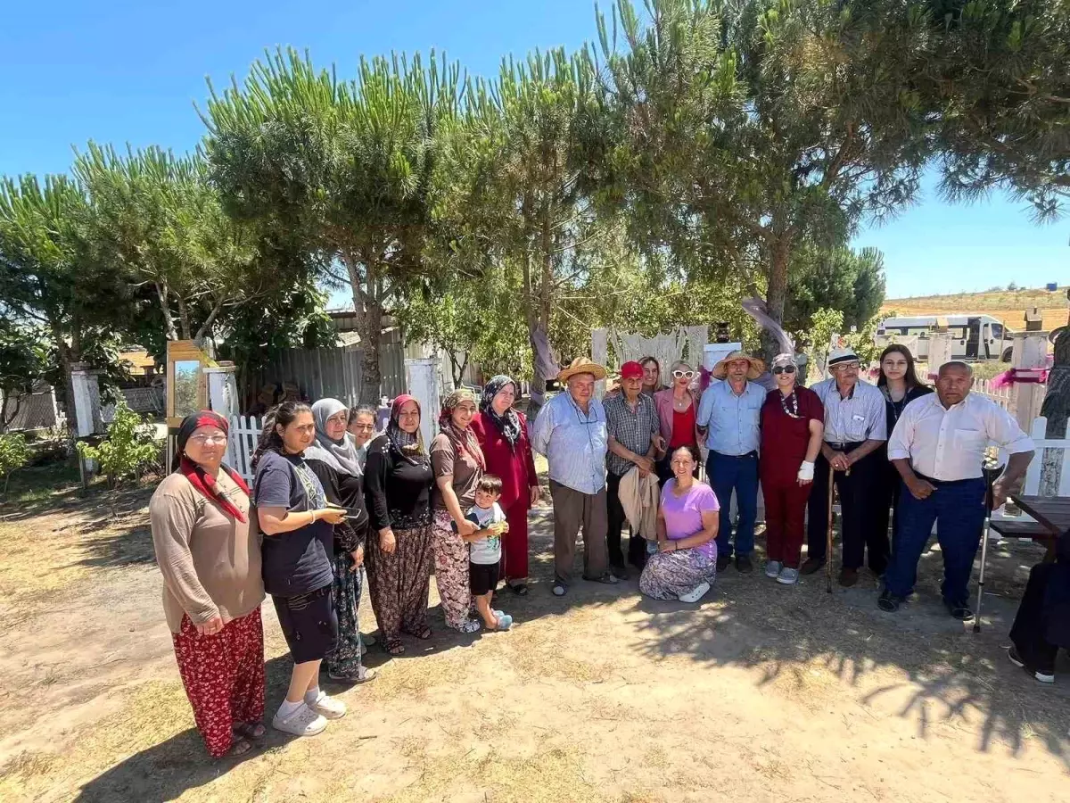 Huzurevi Sakinleri Lavanta Tarlasında Eğlendi
