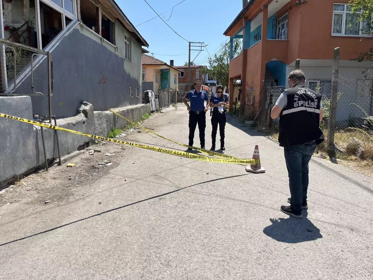 Kandıra'da Husumetli Gruplar Arasında Kavga: İki Kişi Yaralandı