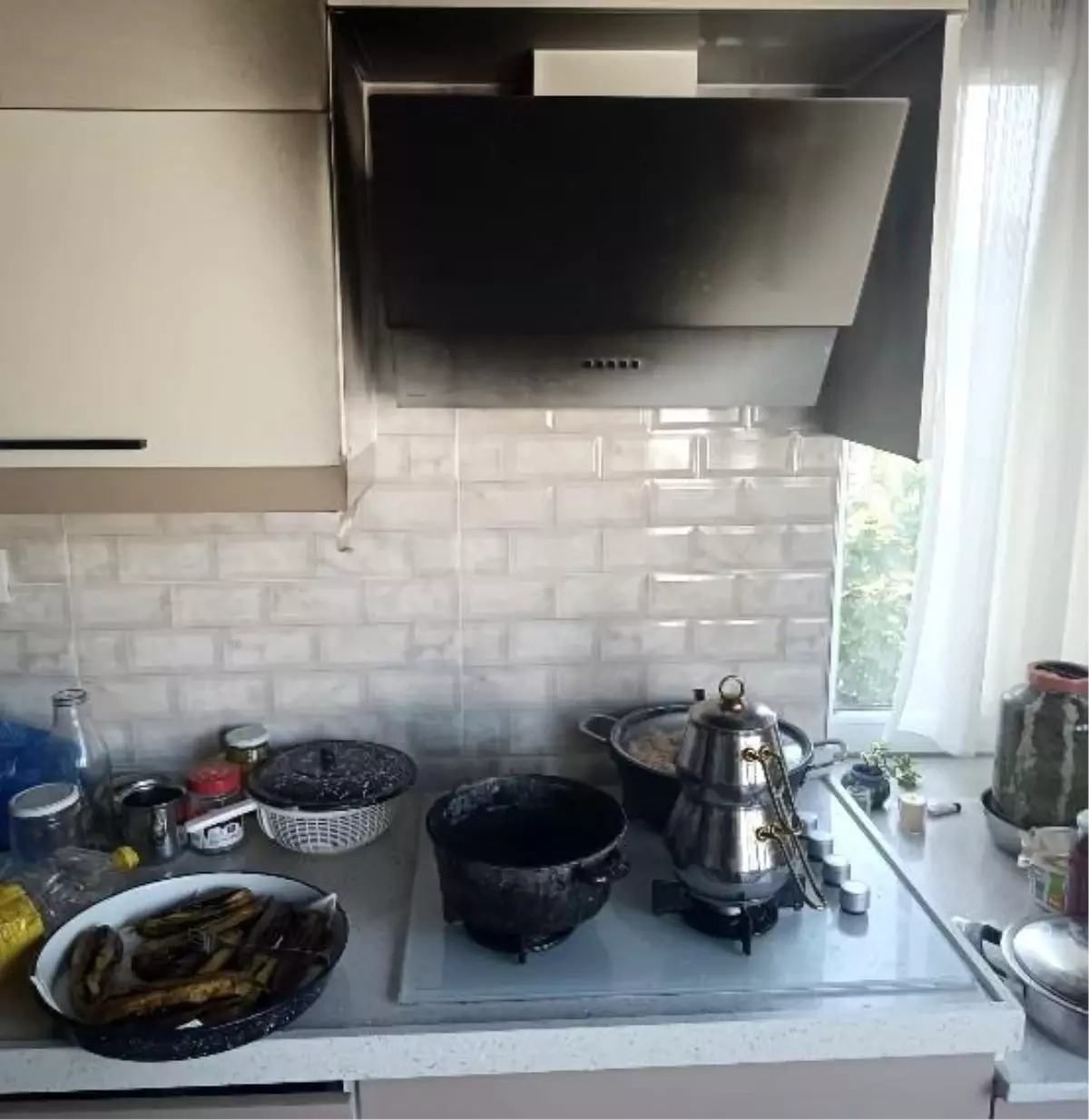 Manyas'ta Apartman Dairesinde Yangın Çıktı