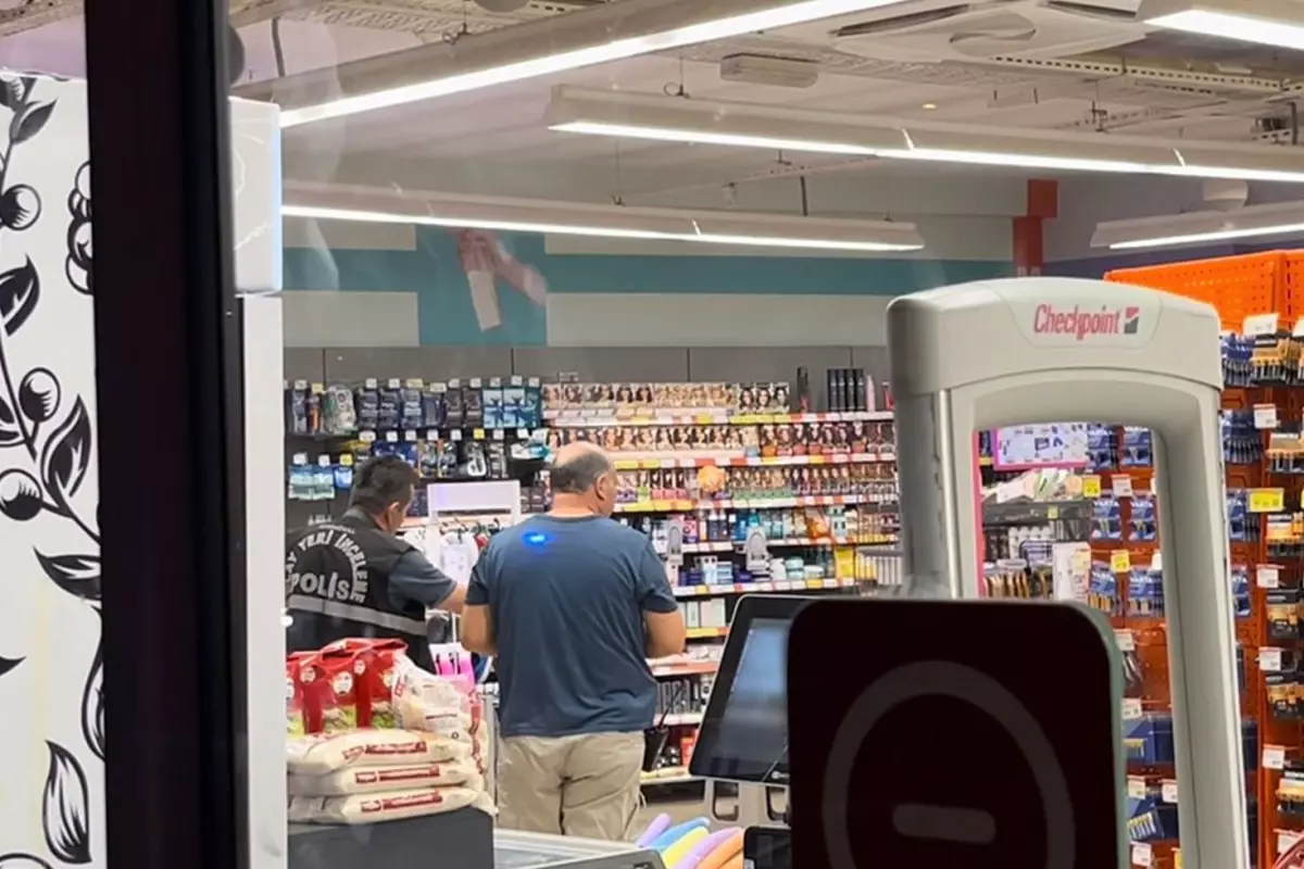 Markette 'Sen sapık mısın?' diyen kadını ve 14 yaşındaki kızı vurdu