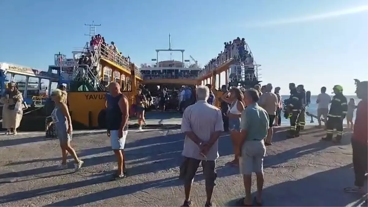 Feribot Yangın Geçirdi, Yolcular Marmara Adası'na Çekildi